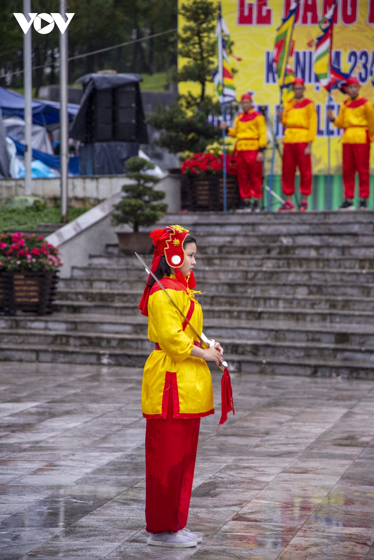 dang huong ky niem tai tuong dai quang trung, hue hinh anh 1