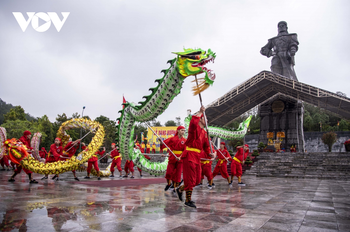 dang huong ky niem tai tuong dai quang trung, hue hinh anh 4