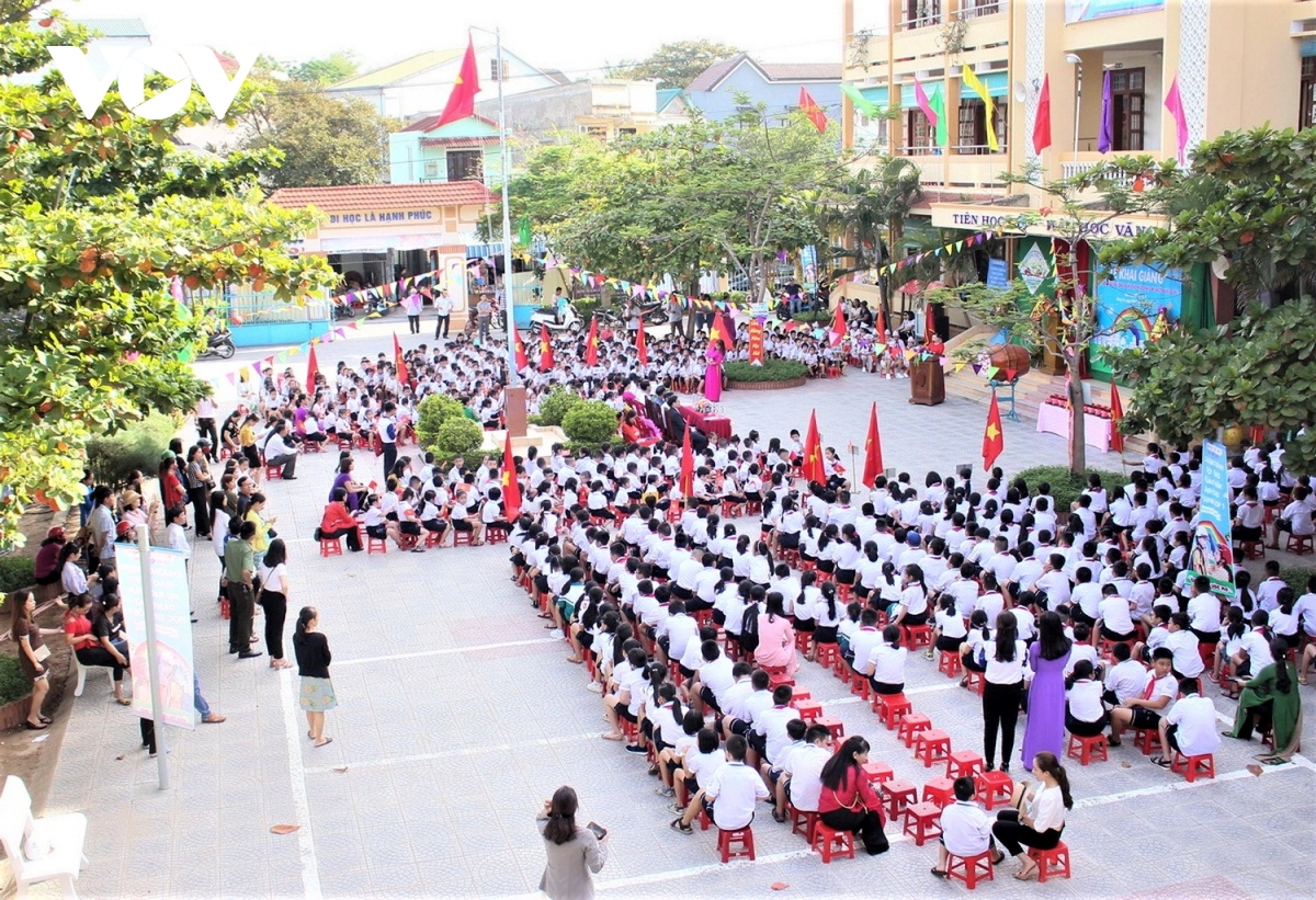 quang binh tiep tuc mien hoc phi cho hoc sinh hinh anh 1