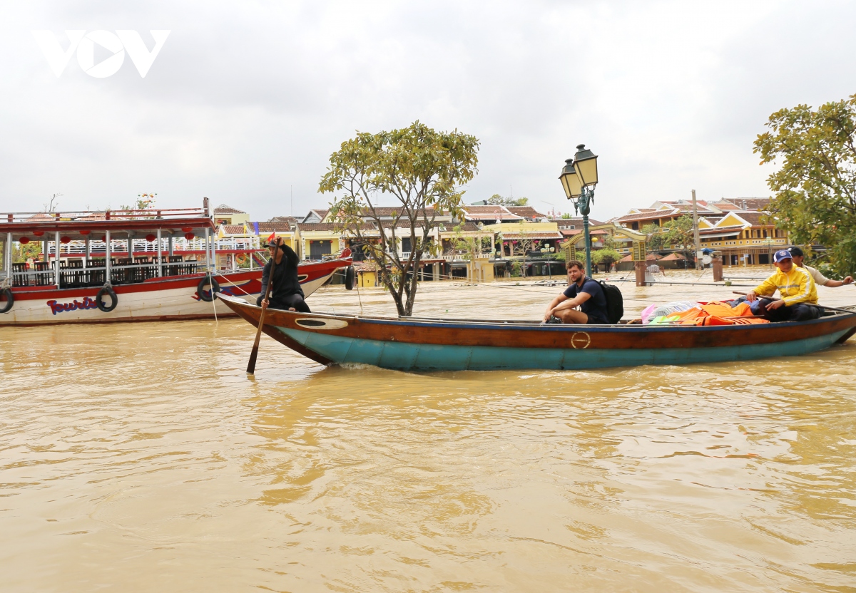 mua lon, khu pho co hoi an ngap trong nuoc hinh anh 6