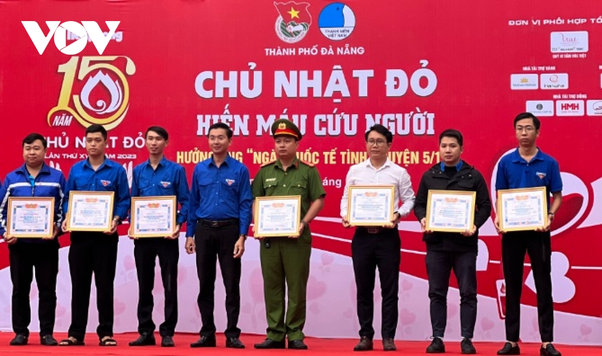 hon 1.000 thanh nien Da nang hien mau trong ngay hoi chu nhat Do hinh anh 3