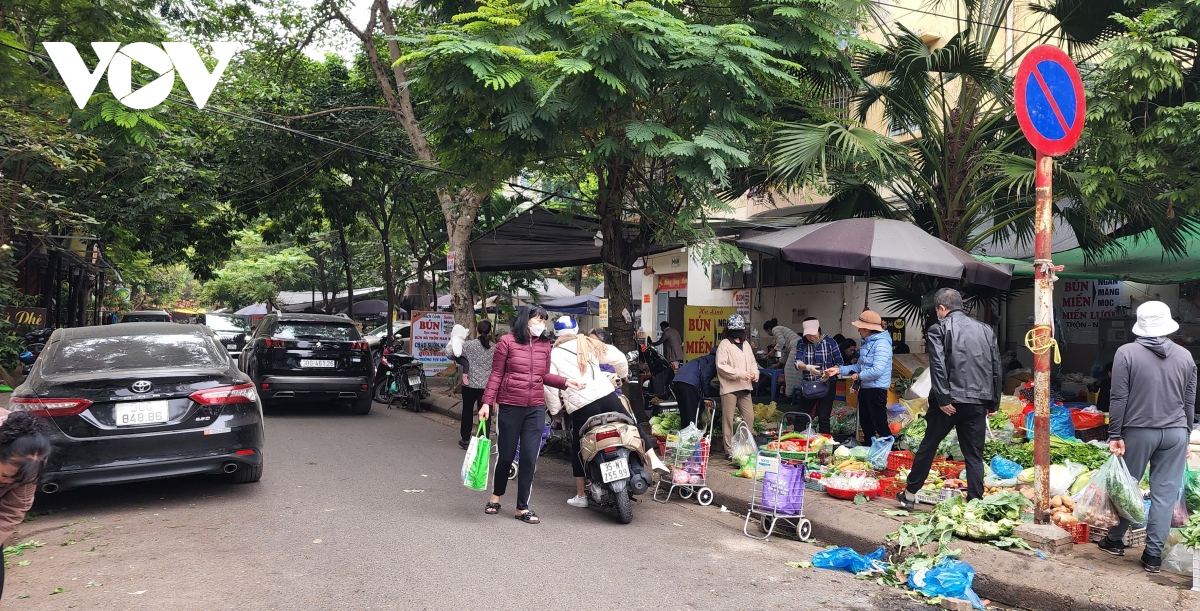 tu vu xe cuu hoa khong the tiep can vu chay nhieu toa nha, chung cu o ha noi vi pham hinh anh 12