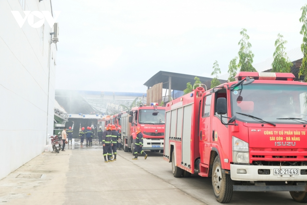 chay lon nha may nhua trong khu cong nghiep hoa khanh, Da nang hinh anh 4