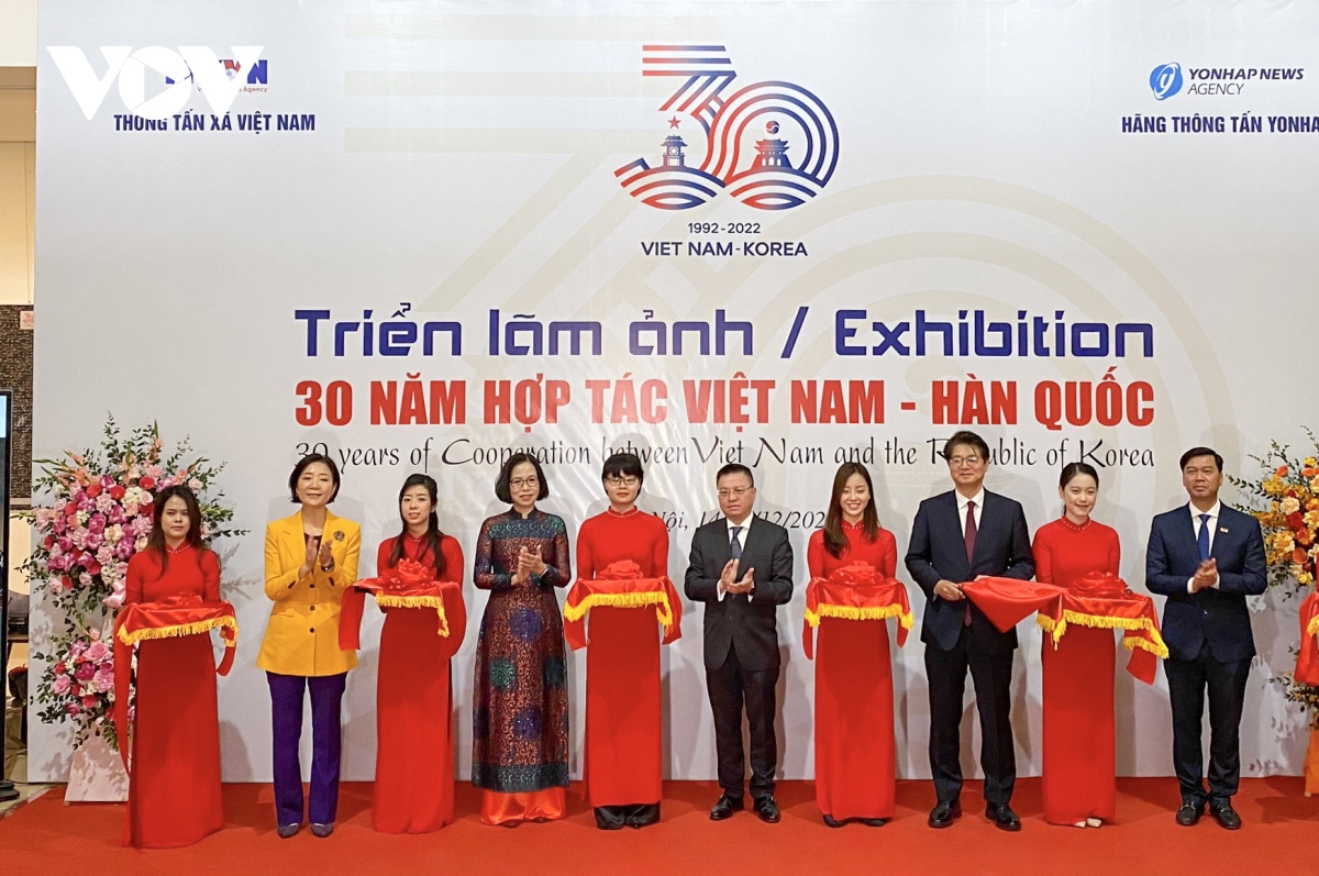 Khai mạc triển lãm ảnh "30 năm hợp tác Việt Nam – Hàn Quốc"