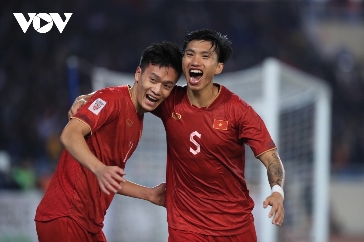 chum anh Dt viet nam 3-0 malaysia ca khuc khai hoan hinh anh 19