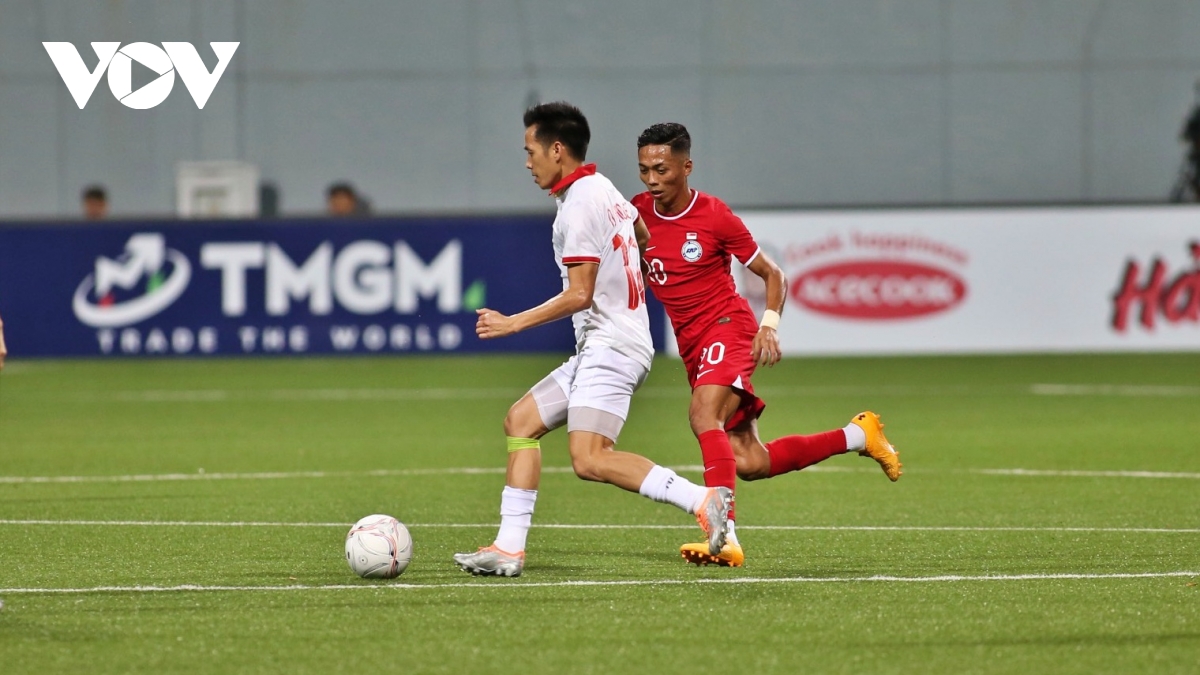 Hoàng Đức bị cột dọc từ chối siêu phẩm, ĐT Việt Nam hòa 0-0 trên sân Singapore