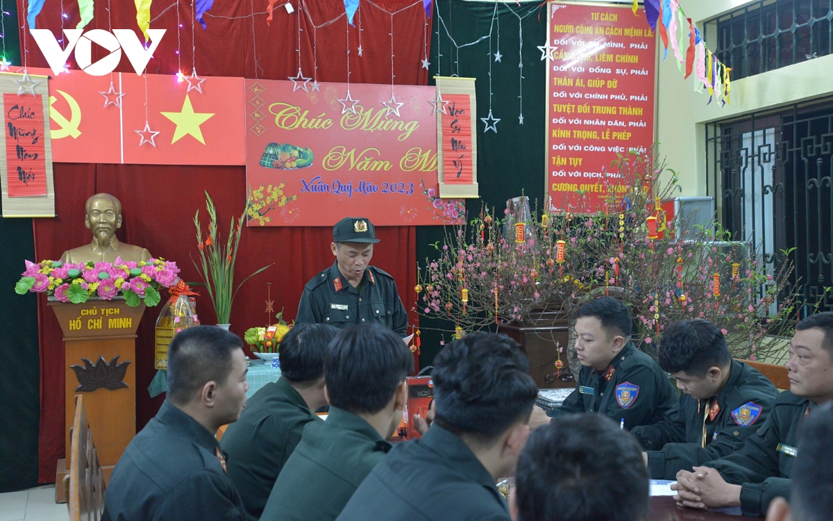 canh sat co dong ha noi giu binh yen dem giao thua tet quy mao 2023 hinh anh 1