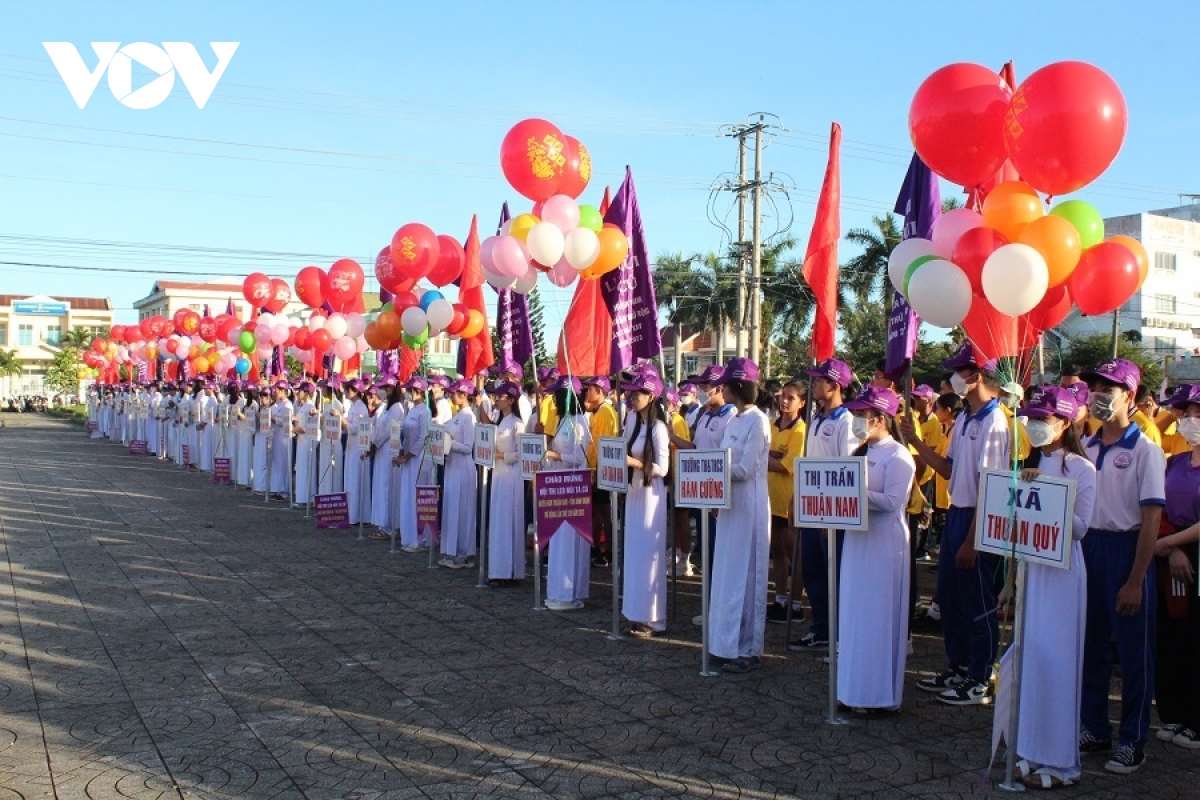 gan 340 van dong vien chinh phuc nui ta cu hinh anh 2