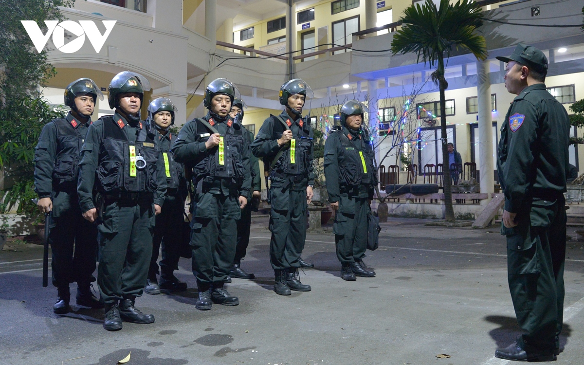 canh sat co dong ha noi giu binh yen dem giao thua tet quy mao 2023 hinh anh 13