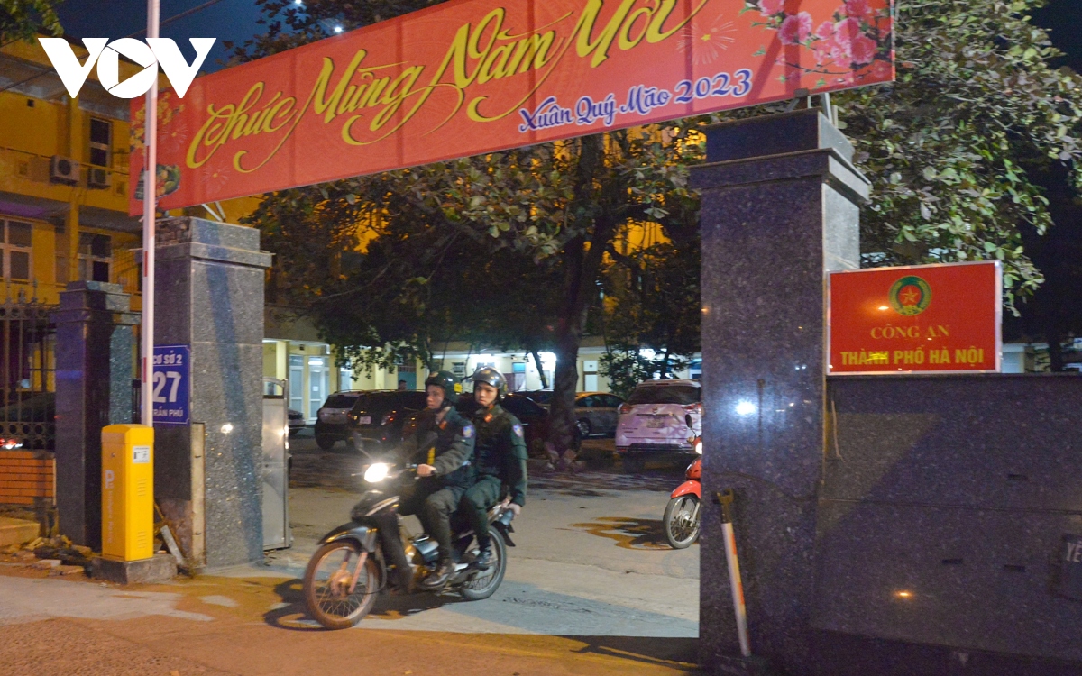 canh sat co dong ha noi giu binh yen dem giao thua tet quy mao 2023 hinh anh 15