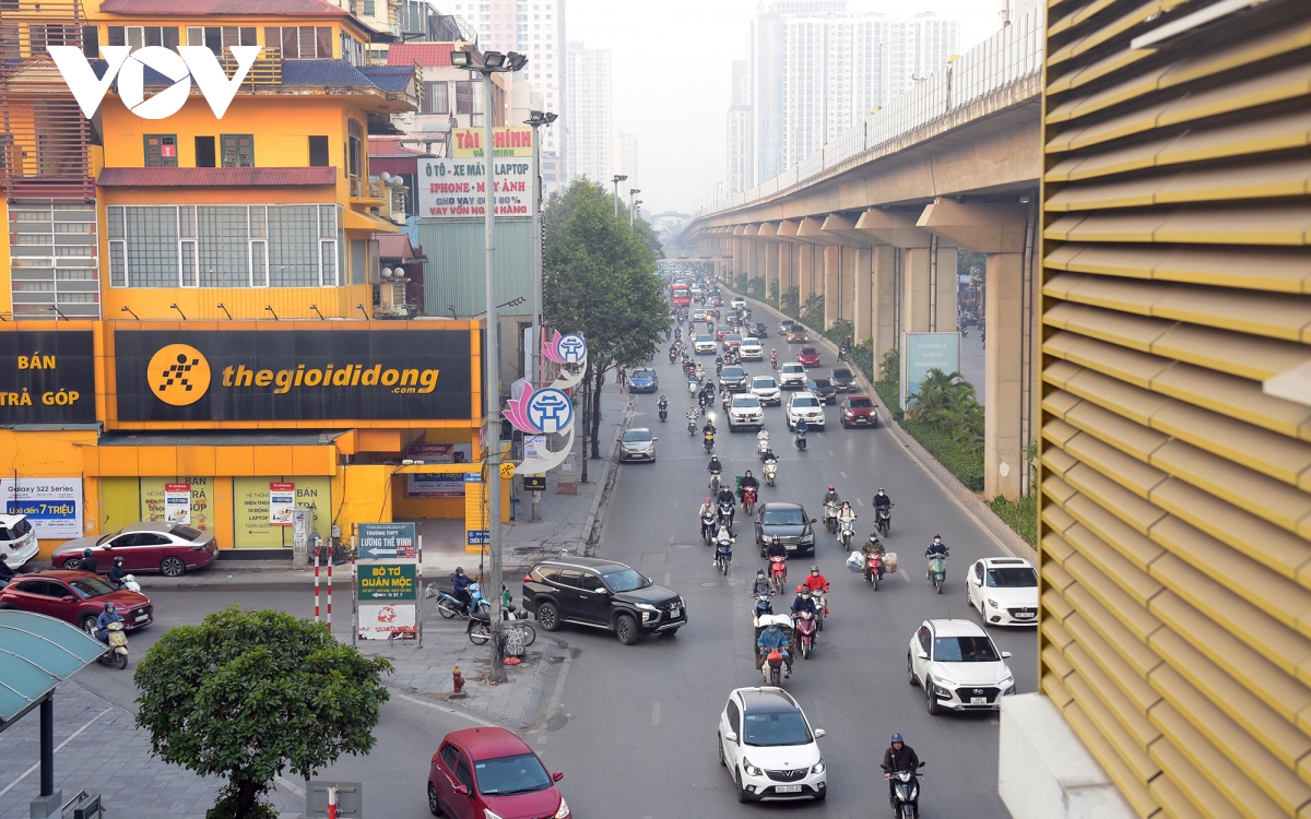 Giao thông ở Hà Nội ùn tắc nhẹ trong ngày đầu tuần năm mới