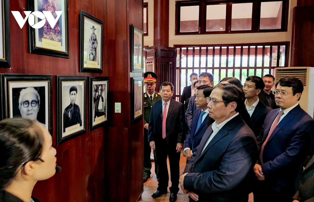 thu tuong pham minh chinh gap go nhan dan quang ngai noi du an cao toc di qua hinh anh 5