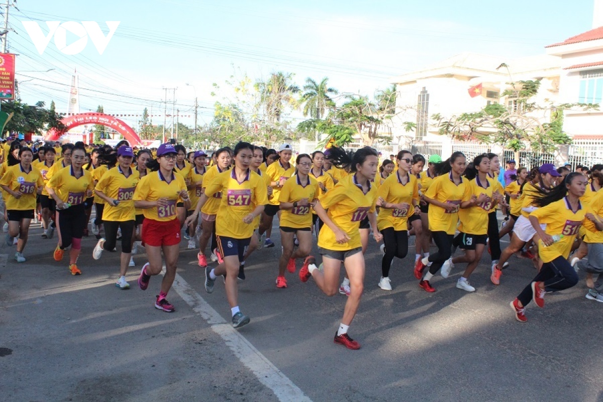 gan 340 van dong vien chinh phuc nui ta cu hinh anh 4