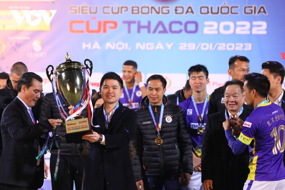 dan sao ha noi fc nhi nhanh an mung chuc vo dich sieu cup quoc gia 2022 hinh anh 9