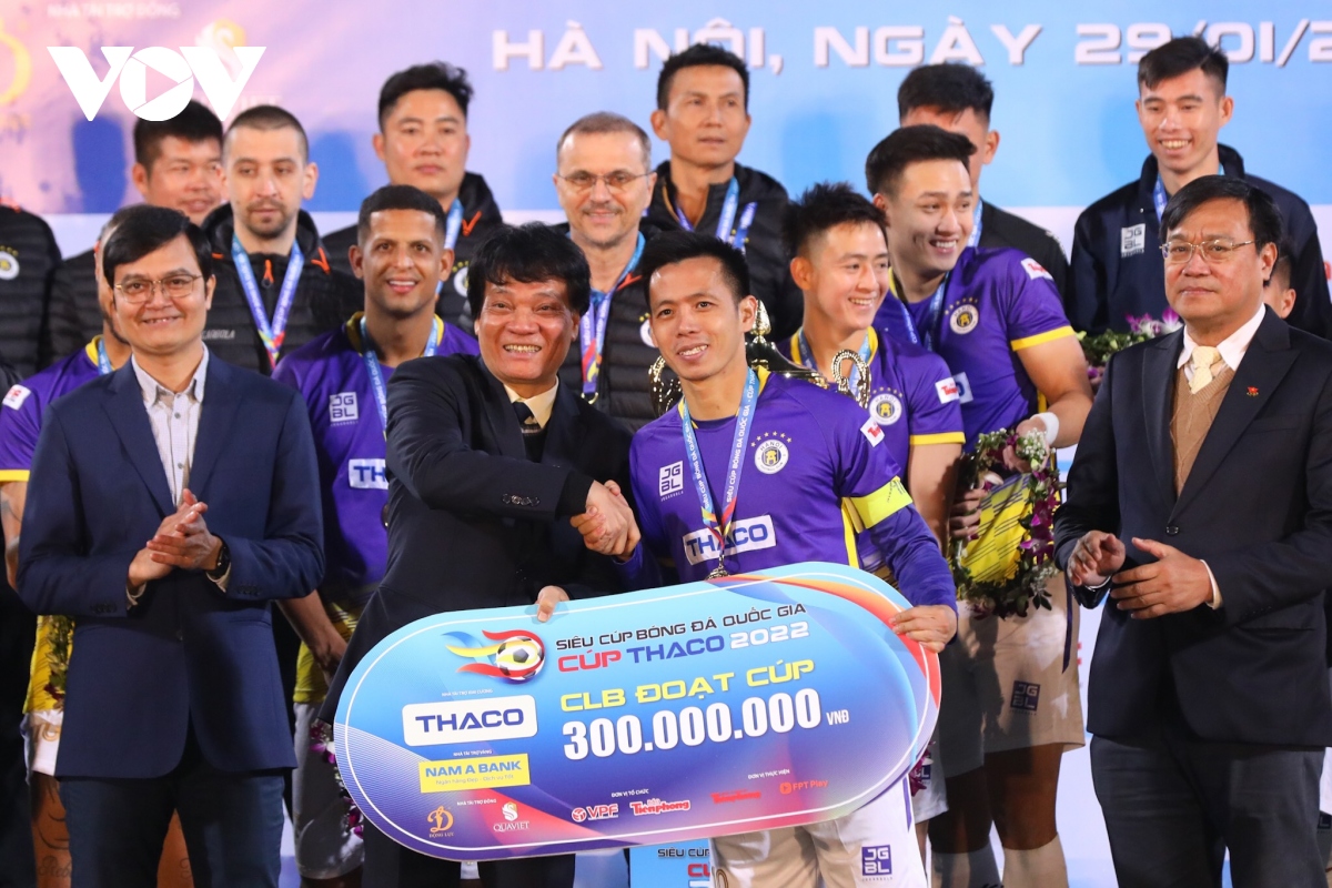 dan sao ha noi fc nhi nhanh an mung chuc vo dich sieu cup quoc gia 2022 hinh anh 2