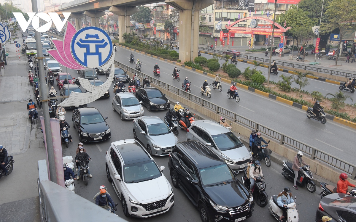 giao thong ha noi un tac nhe trong ngay dau tuan sau ky nghi tet hinh anh 5