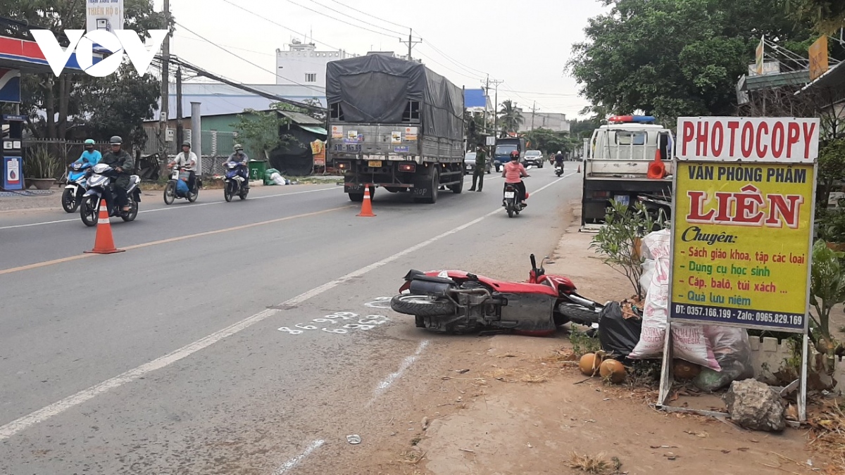 Tai nạn giữa xe gắn máy và ô tô tải làm một người tử vong