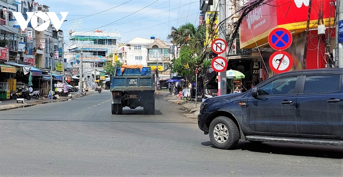 an giang da thao go dut diem nhung bat cap tai khu du lich nui sam hinh anh 1