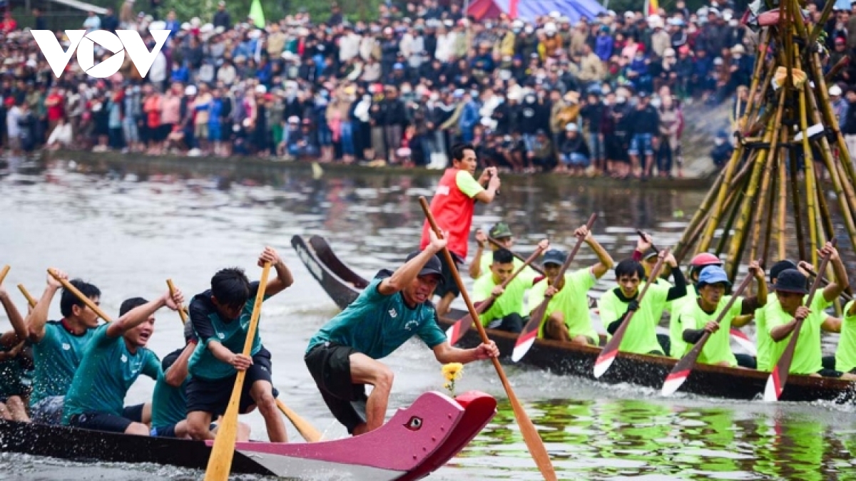 Traditional boat racing festival opens in Thua Thien-Hue