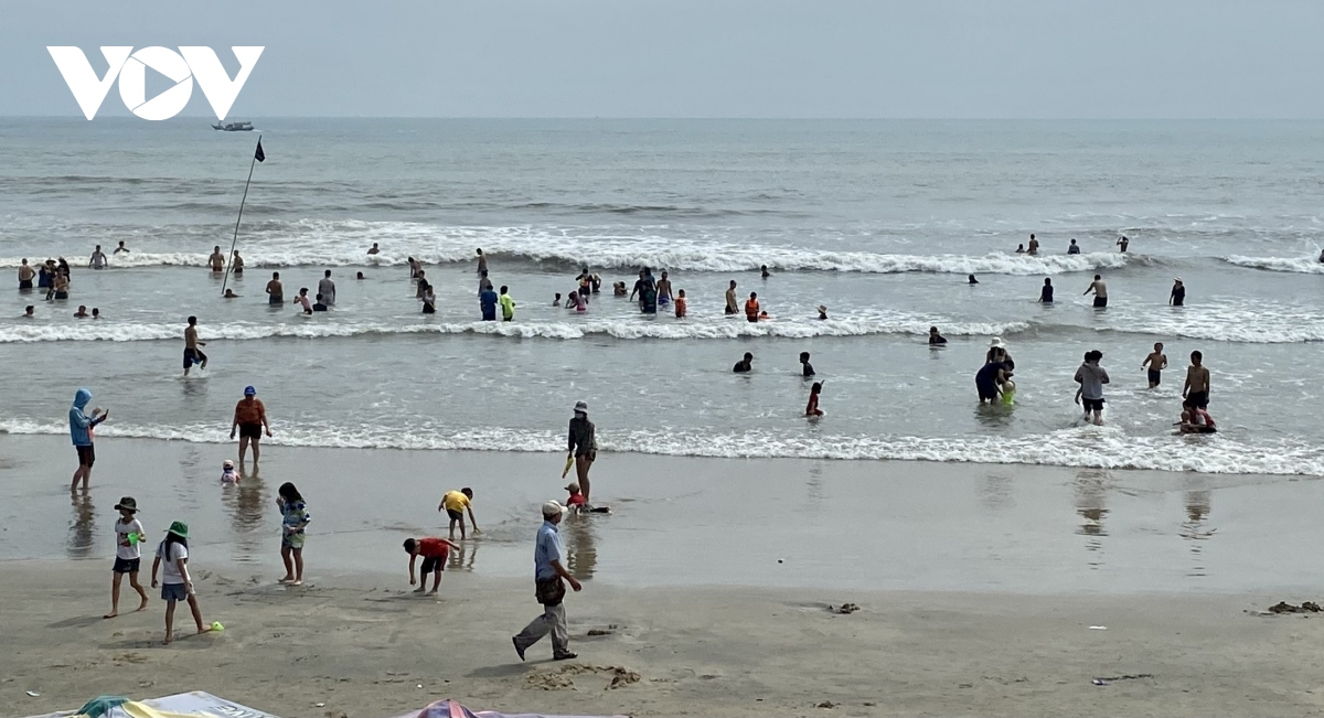 bai tam o ba ria vung tau vang khach ngay dau nam hinh anh 1