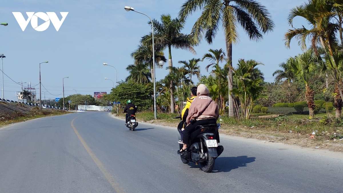 ngay tet, nhan nhan tinh trang khong doi mu bao hiem khi tham gia giao thong hinh anh 14