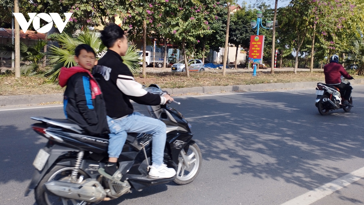 ngay tet, nhan nhan tinh trang khong doi mu bao hiem khi tham gia giao thong hinh anh 7