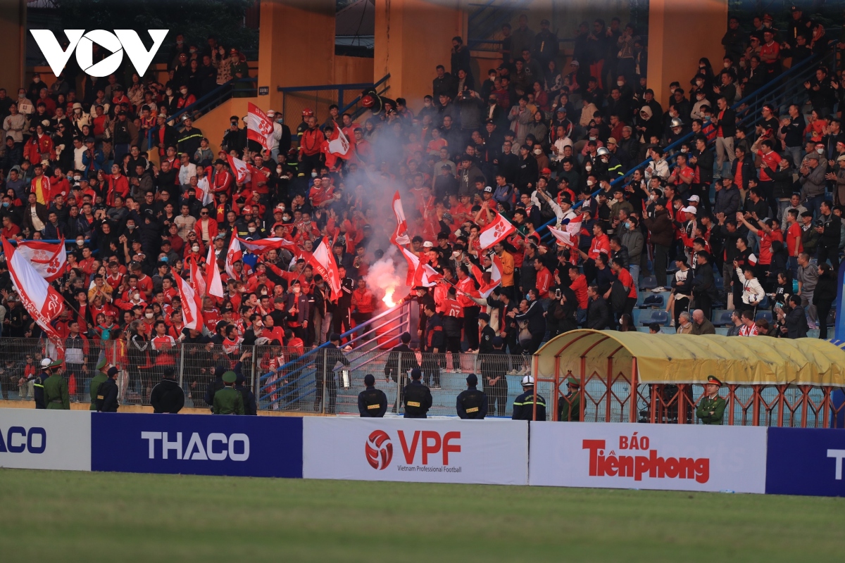 trUc tiEp ha noi fc 0-0 hai phong co hoi lien tiep, nin tho cho ban thang hinh anh 2