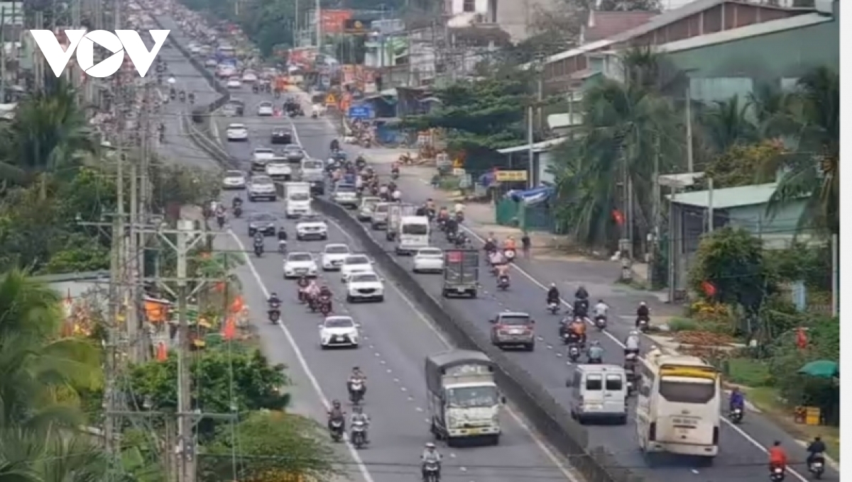 Un u giao thong tai cau rach mieu, tien giang hinh anh 3