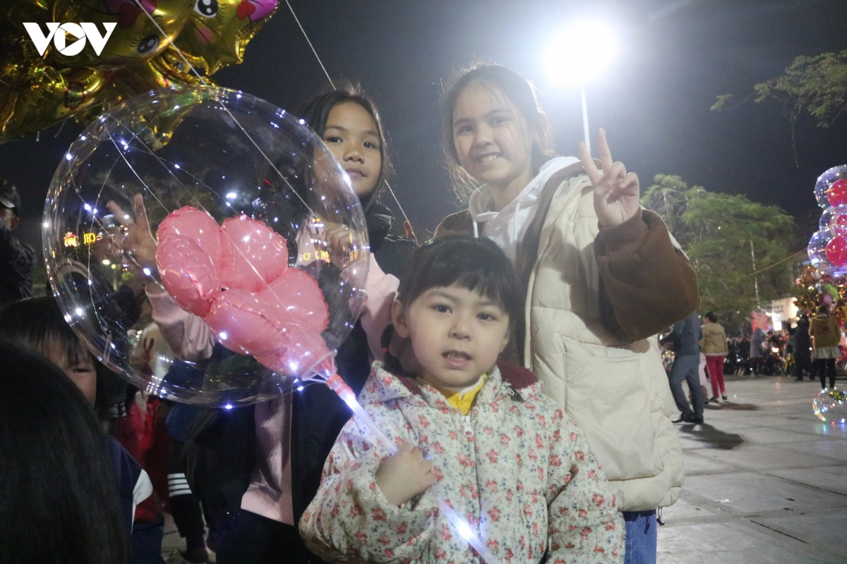 ca nuoc han hoan don nam moi quy mao 2023 xuan viet bung tri viet hinh anh 109
