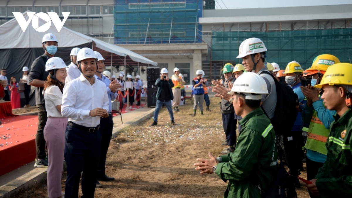 ra quan dau nam tren tuyen metro so 1 tp.hcm hinh anh 3