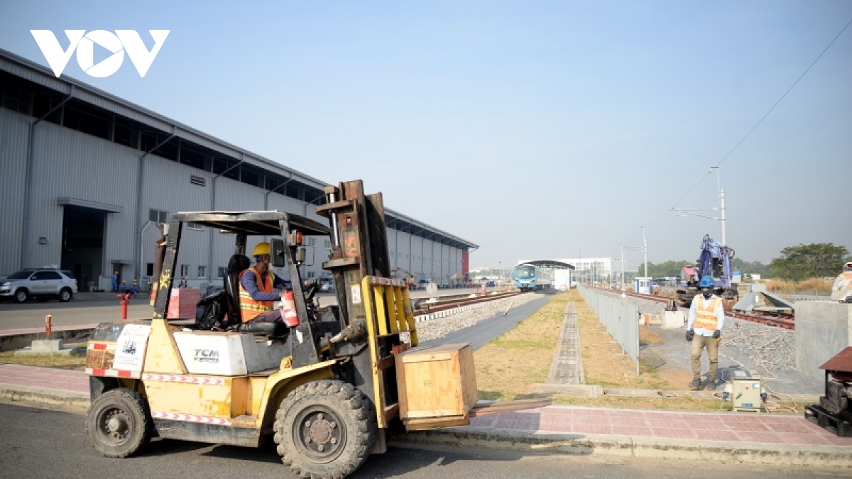 ra quan dau nam tren tuyen metro so 1 tp.hcm hinh anh 7