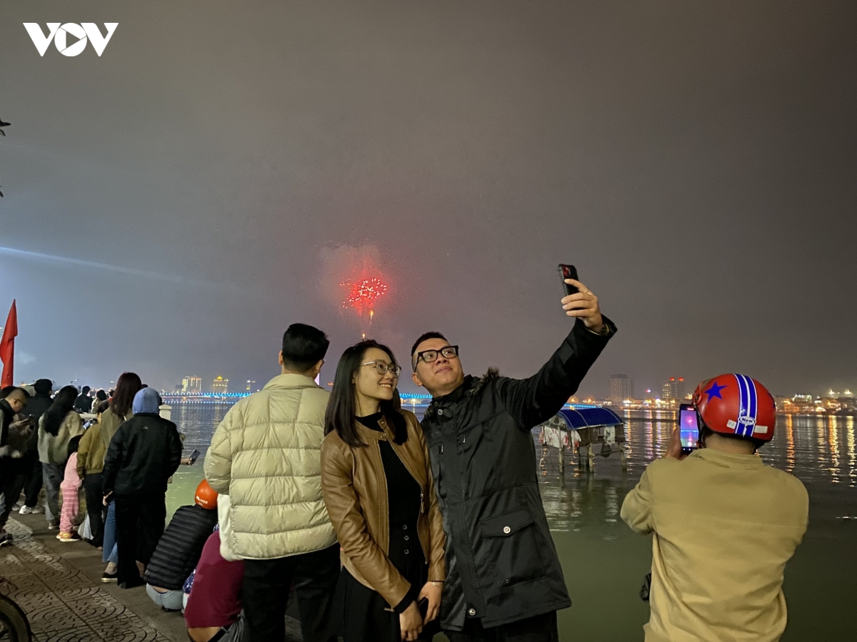 ca nuoc han hoan don nam moi quy mao 2023 xuan viet bung tri viet hinh anh 185