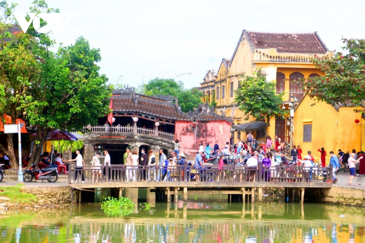 pho co hoi an moi ngay don hon 40.000 luot khach du xuan hinh anh 2