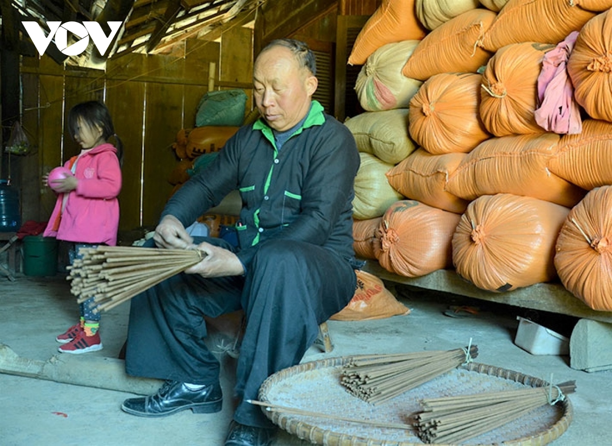 Dong bao mong son la co nghe lam huong nhang tho hinh anh 2