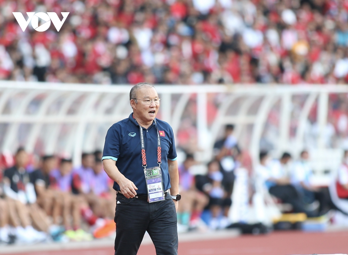 Dt viet nam hoa 0-0 voi indonesia o chao lua bung karno hinh anh 18