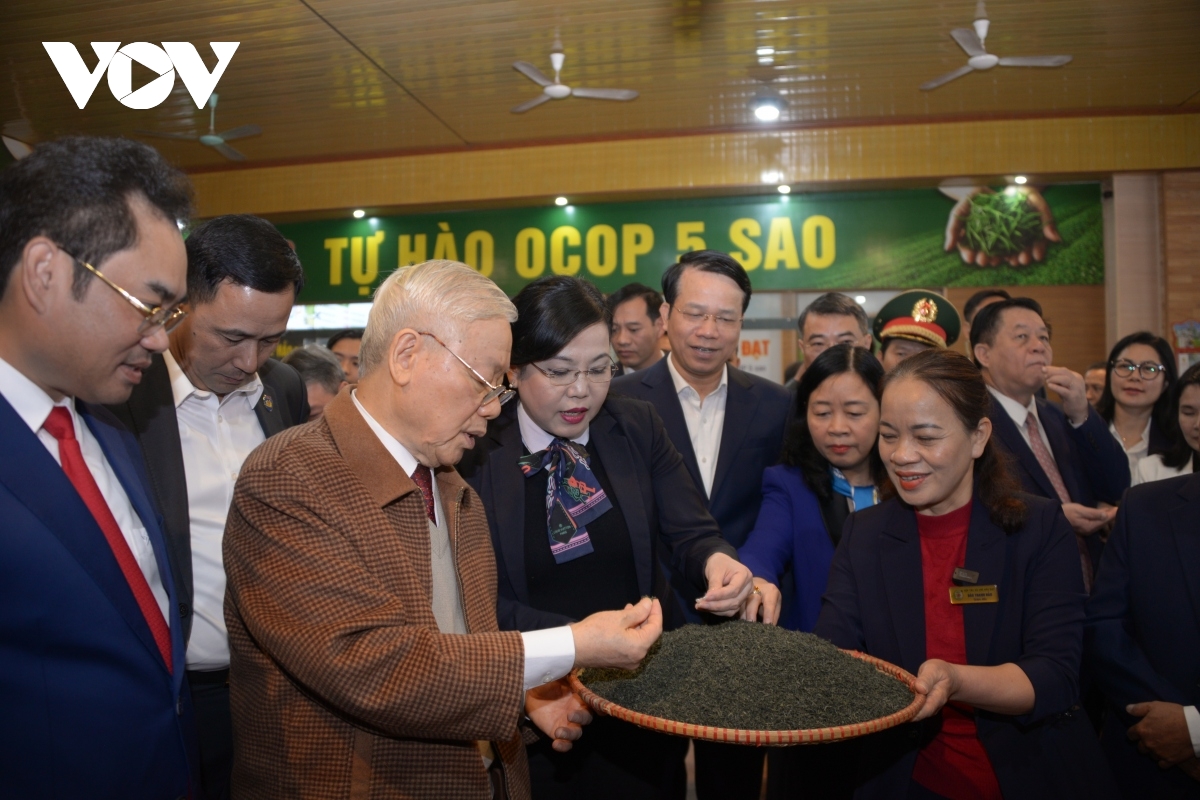 Top Party leader pays pre-Tet visit to Thai Nguyen