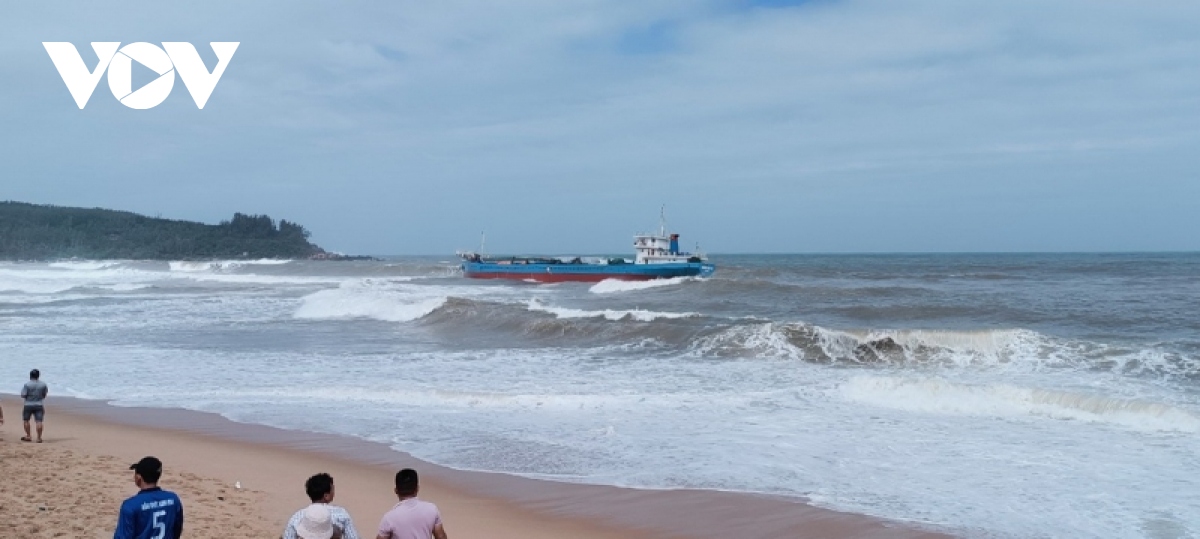 tau cho hang hoang gia 46 gap nan tren vung bien quang ngai hinh anh 1