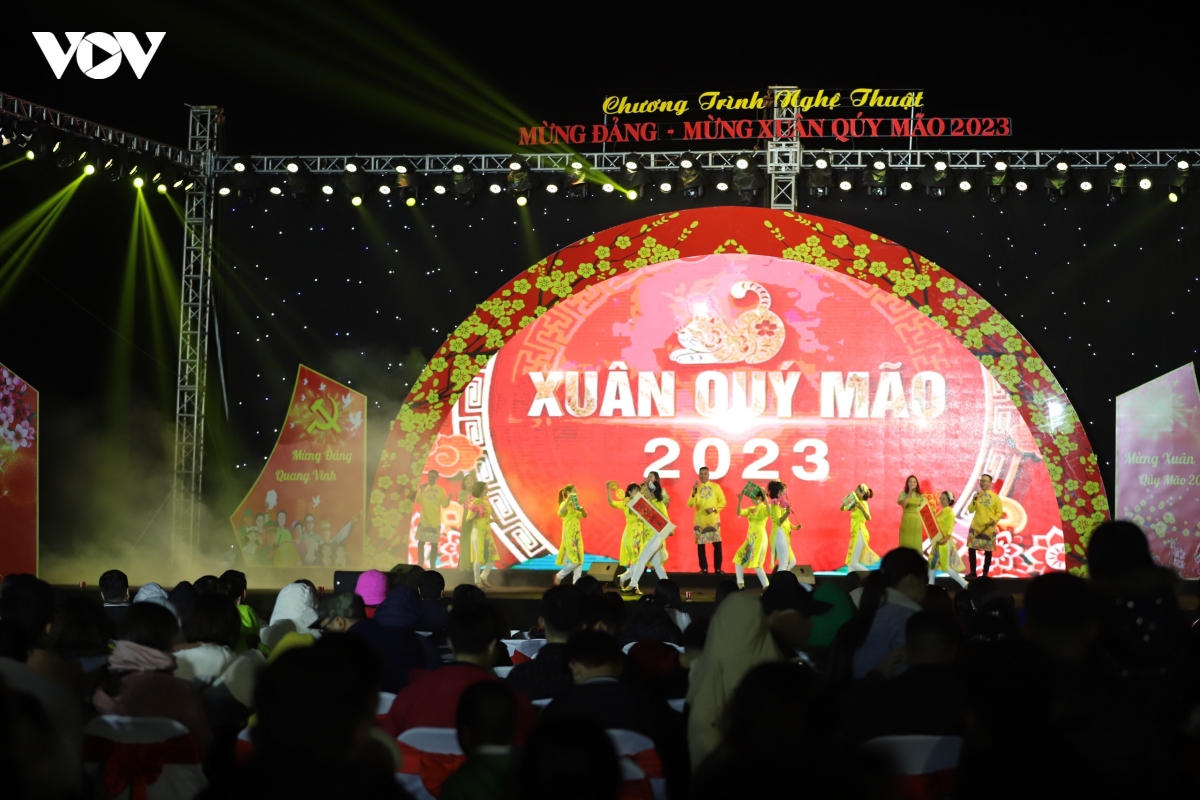 ca nuoc han hoan don nam moi quy mao 2023 xuan viet bung tri viet hinh anh 135