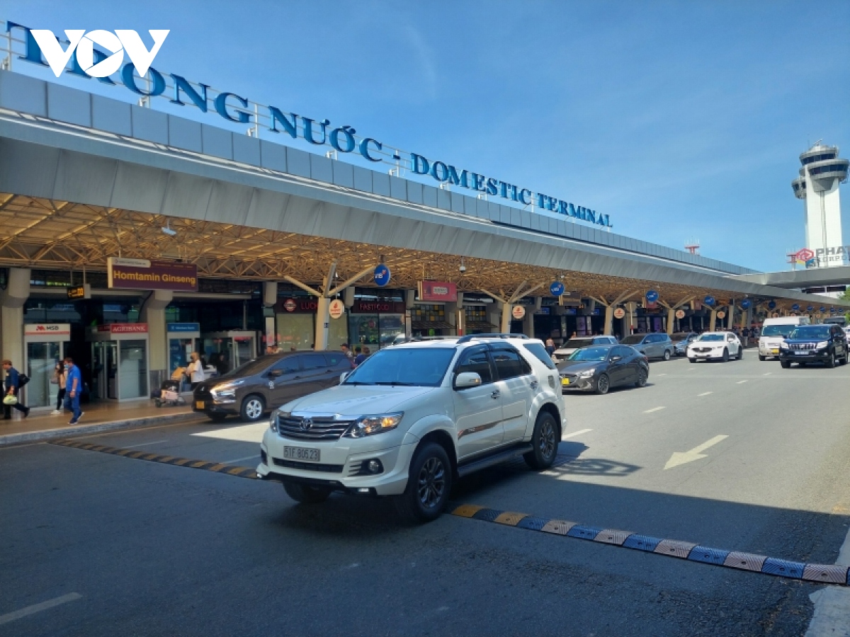 Đưa bãi đệm chứa 100 taxi khu vực sân bay Tân Sơn Nhất vào hoạt ...