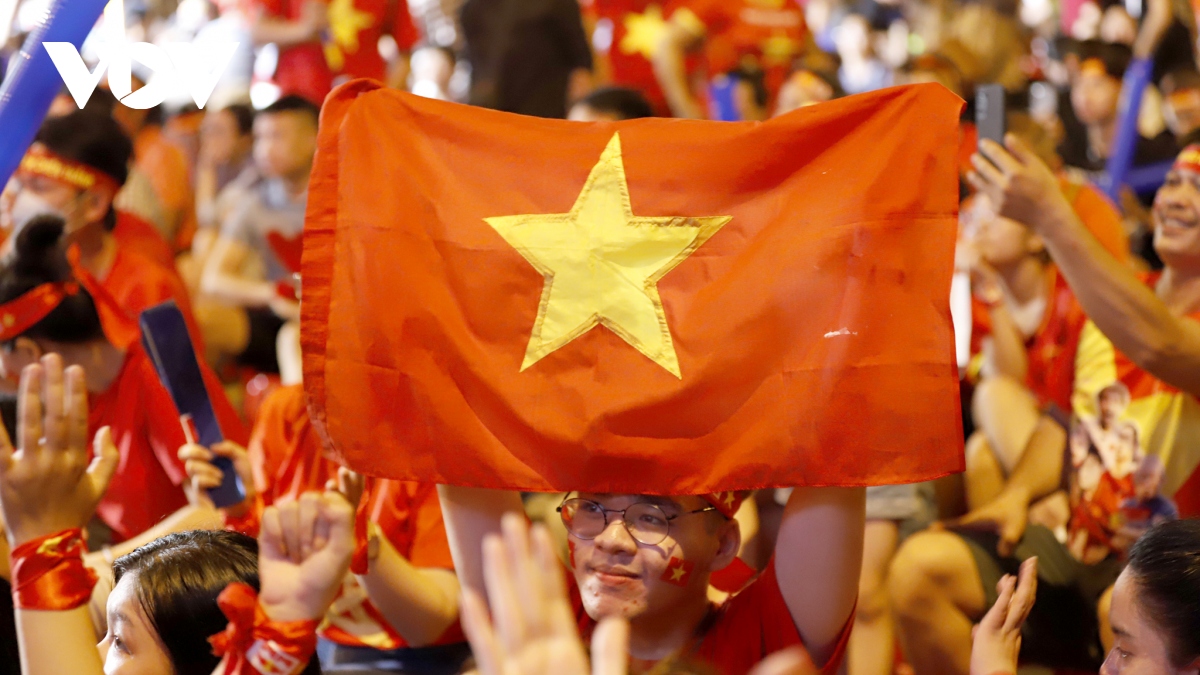co dong vien tp.hcm tin tuong viet nam se vuot kho, vo dich aff cup 2022 hinh anh 3
