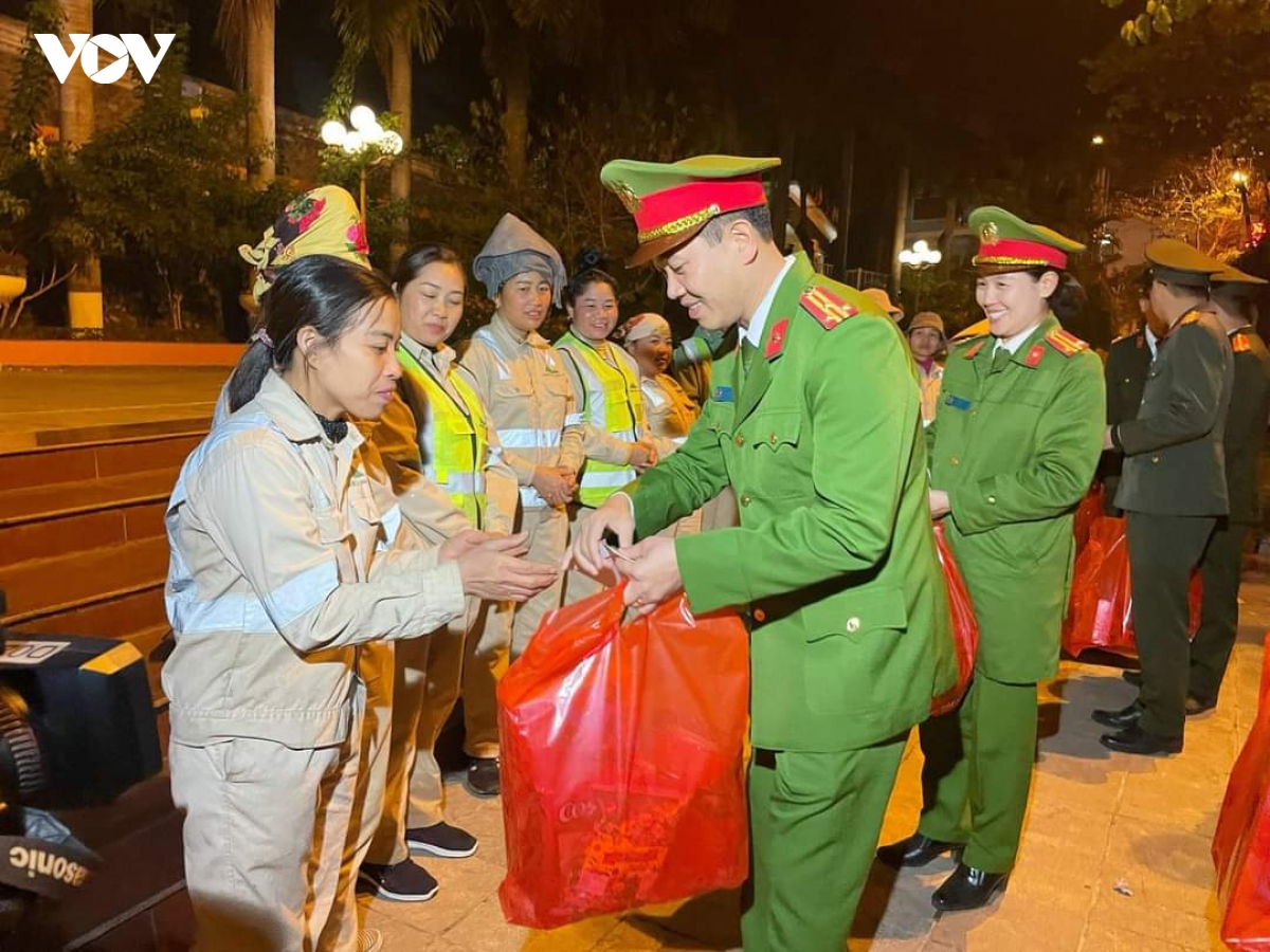 ca nuoc han hoan don nam moi quy mao 2023 xuan viet bung tri viet hinh anh 145