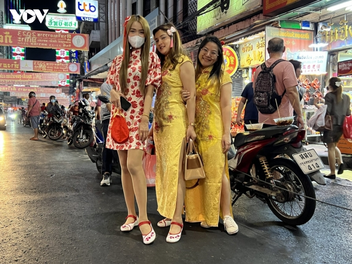 khu pho nguoi hoa tai bangkok lung linh, nhon nhip dip tet quy mao hinh anh 14