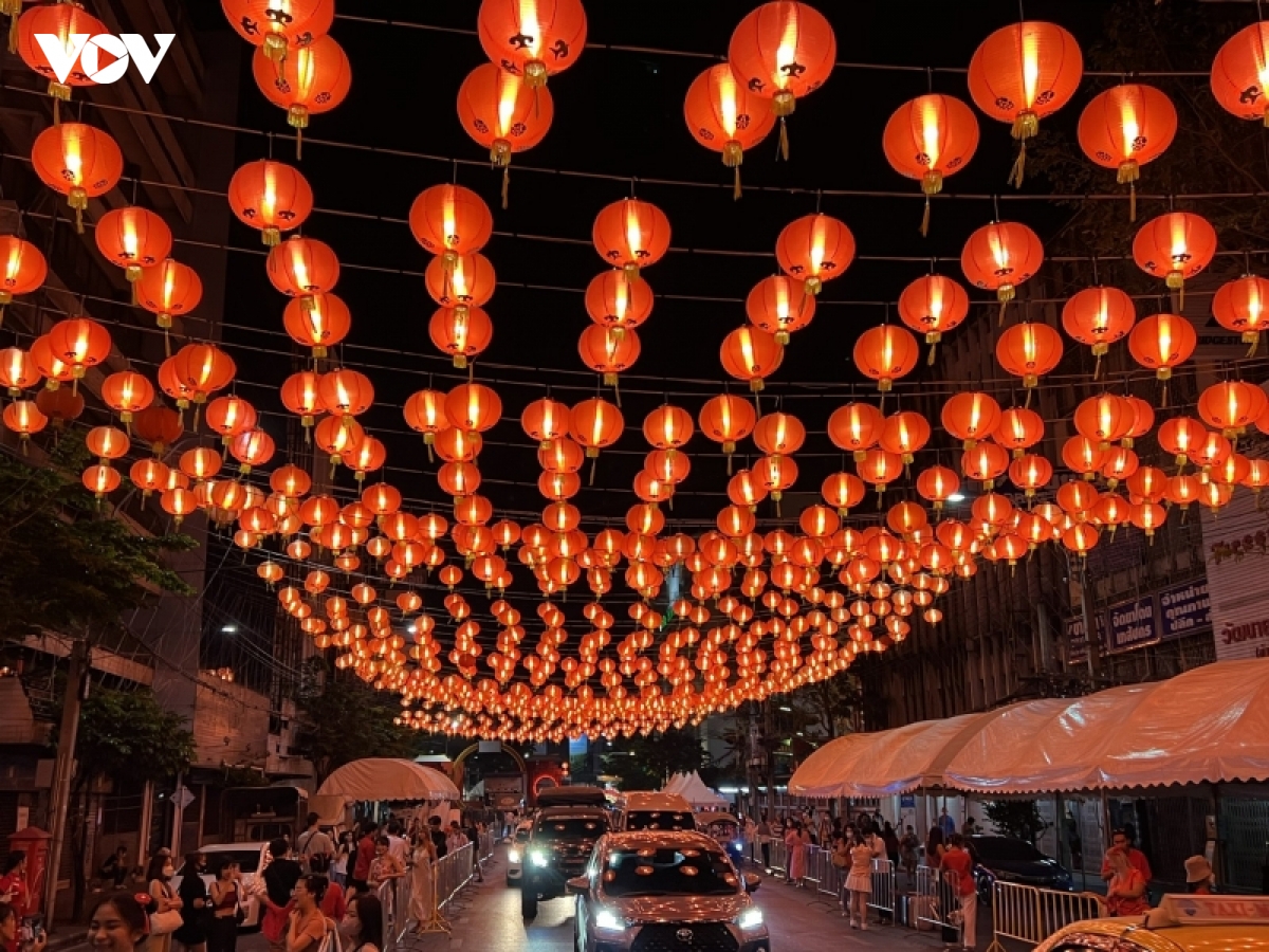 khu pho nguoi hoa tai bangkok lung linh, nhon nhip dip tet quy mao hinh anh 2