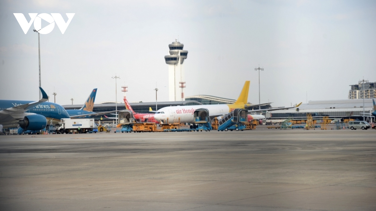 Khách qua sân bay Tân Sơn Nhất tiếp tục tăng cao kỷ lục