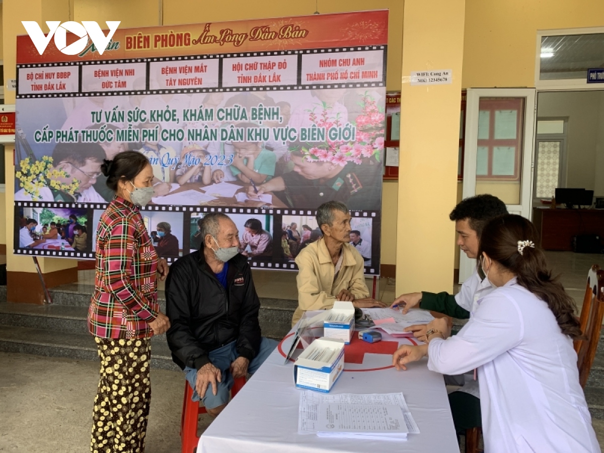 bo doi bien phong Dak lak chung tay vi mot cai tet sum vay tren bien gioi hinh anh 2