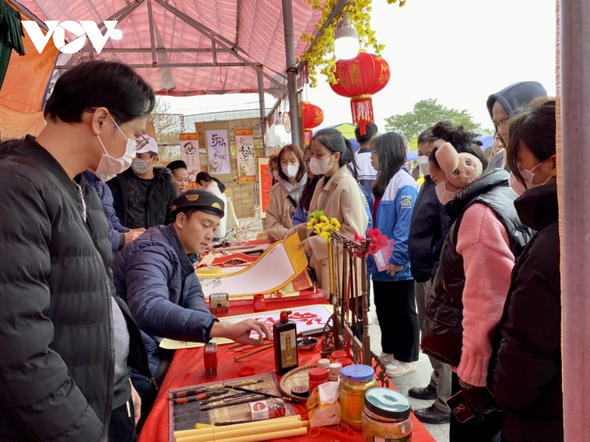 hoc sinh tieu bieu hai phong khai but dau xuan tai khu tuong niem vuong trieu nha mac hinh anh 3