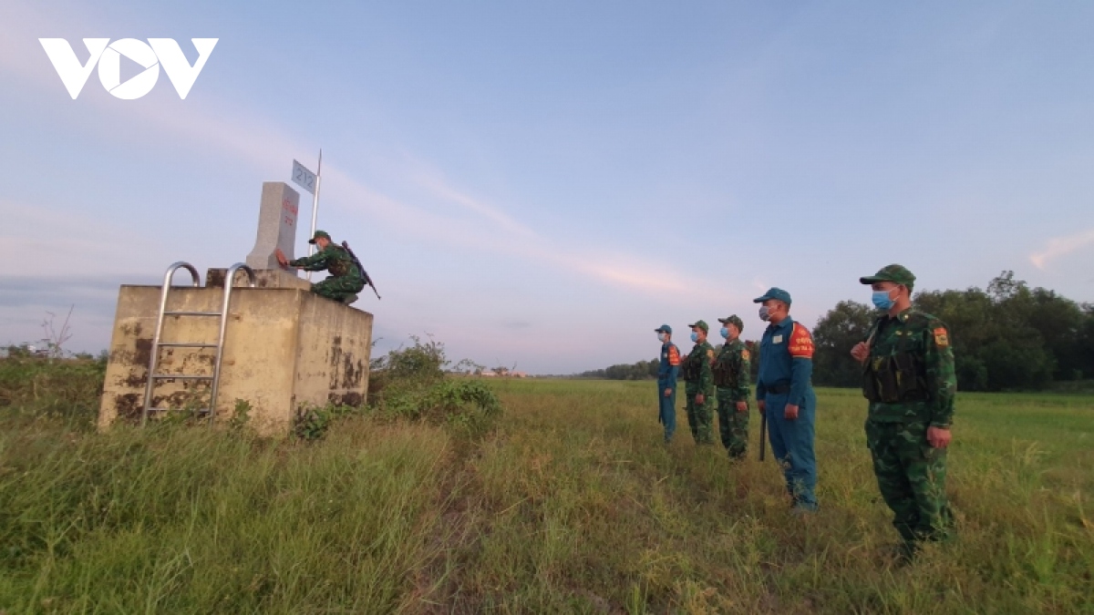 xuan tren duong tuan tra bien gioi tay nam hinh anh 3