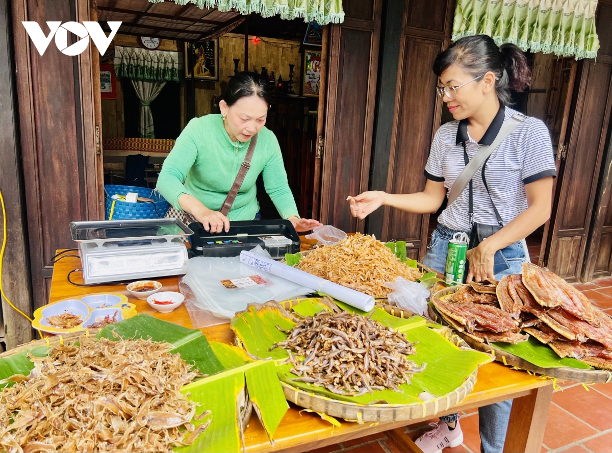 tet den con son xem ca tre ga bieu dien hinh anh 2