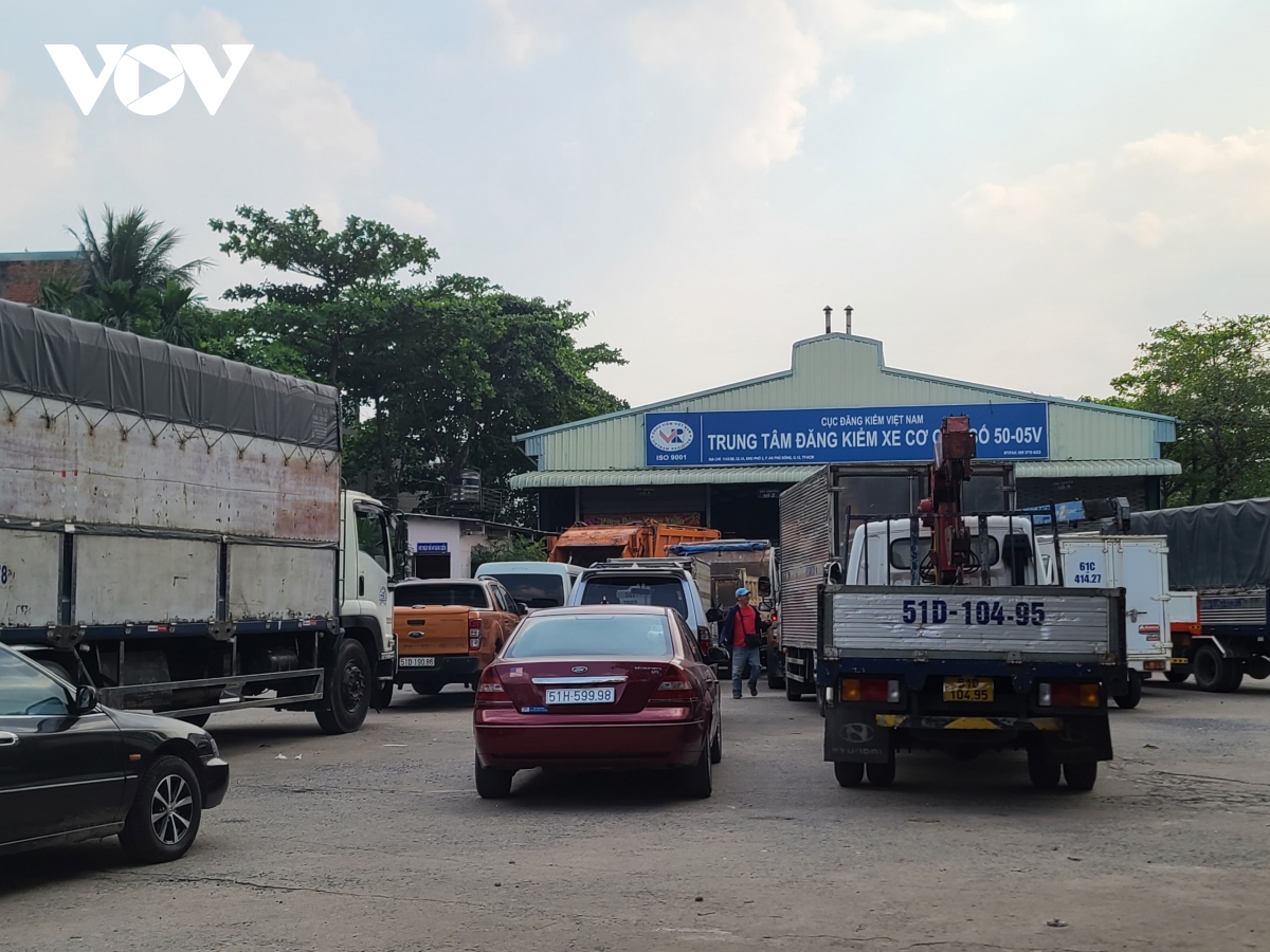 4 trung tam dang kiem tai tp.hcm hoat dong thuan loi ngay dau mo cua lai hinh anh 1