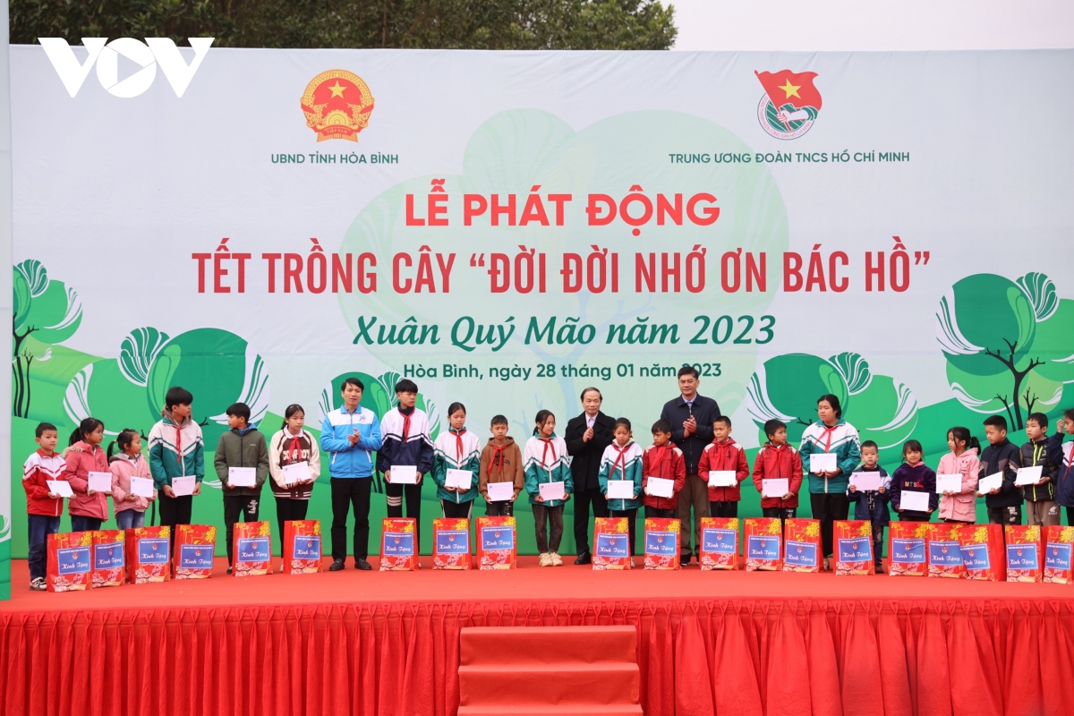 hang nghin dong bao cac dan toc va thanh nien tham gia tet trong cay tai hoa binh hinh anh 12